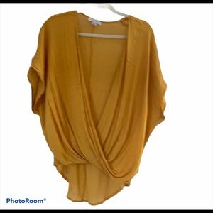 Lightweight top with wrap